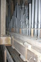 Hinteransicht und Orgelpfeiffen der Orgel der Dorfkirche Pinnow